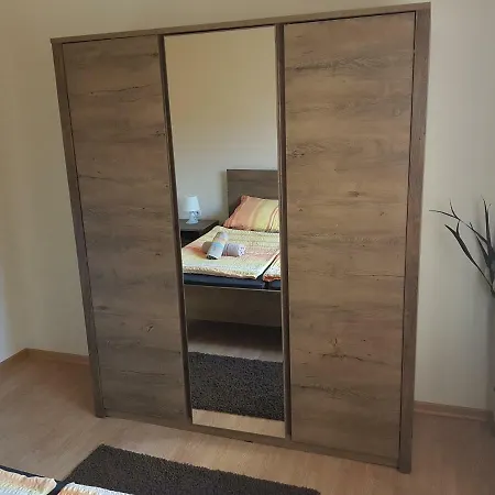 Lean Apartment *